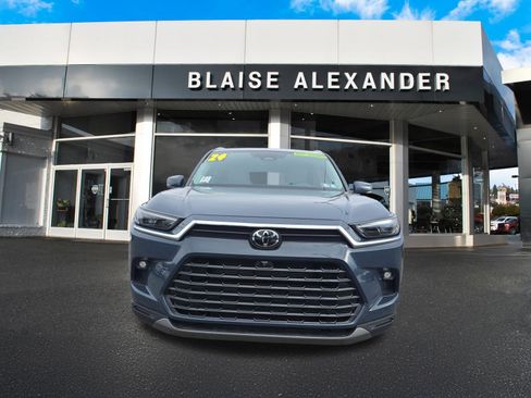 Used 2024 Toyota Grand Highlander Limited image 10