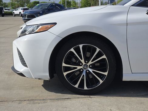 Used 2020 Toyota Camry SE image 8