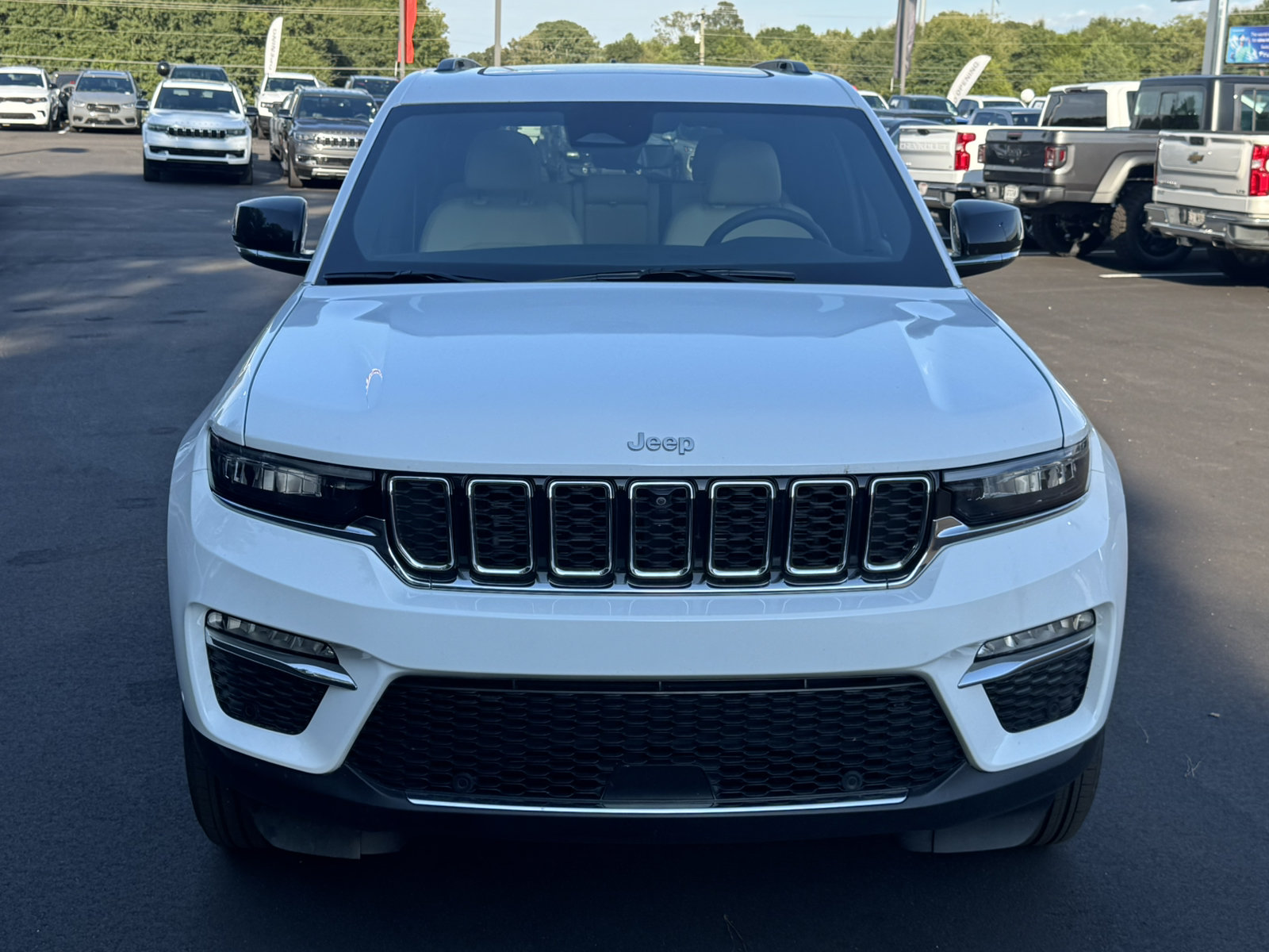 Used 2025 Jeep Grand Cherokee Limited w/ Luxury Tech Group II RWD image 2
