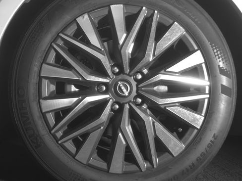Used 2025 Nissan Altima 2.5 SV FWD image 9