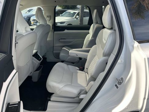 Certified 2025 Volvo EX90 Ultra image 21