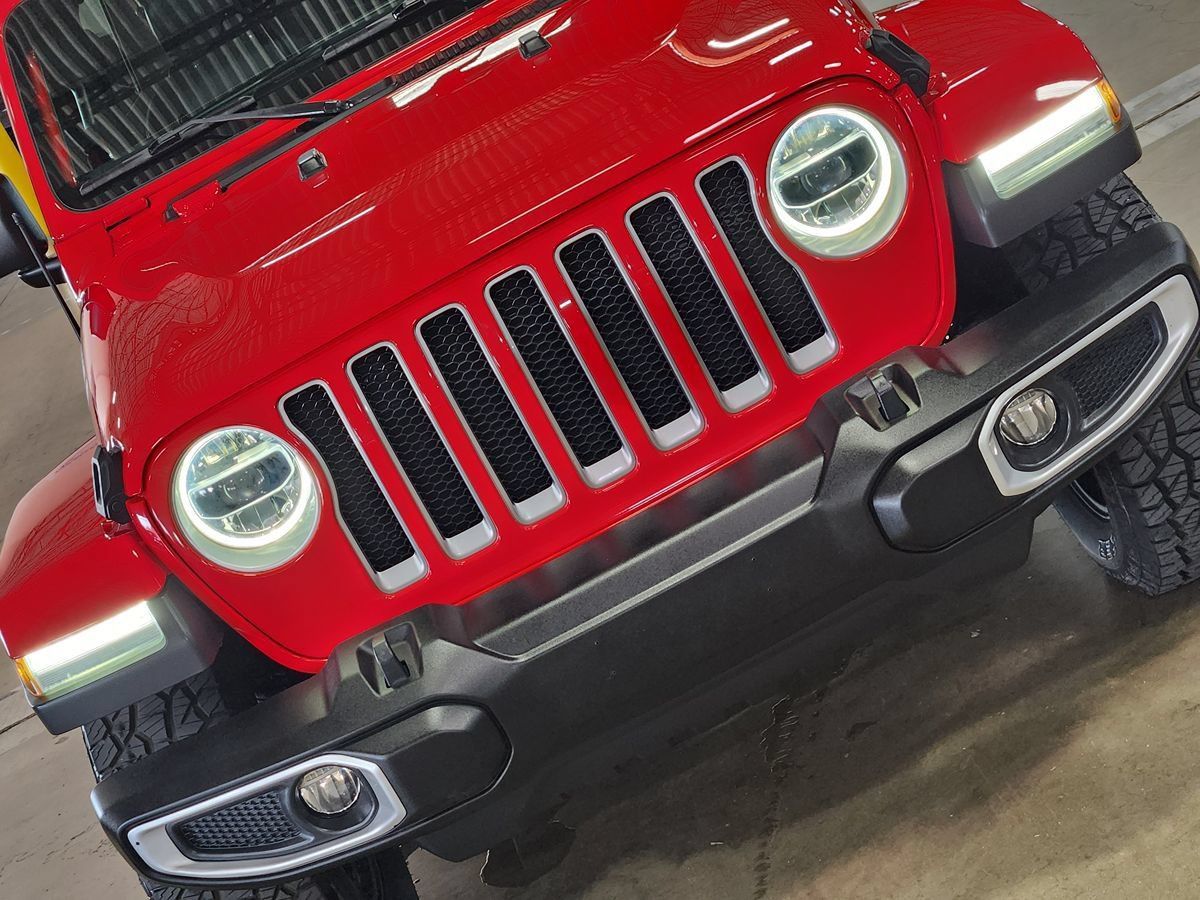 Used 2018 Jeep Wrangler Unlimited Sahara w/ Cold Weather Group AWD/4WD image 19