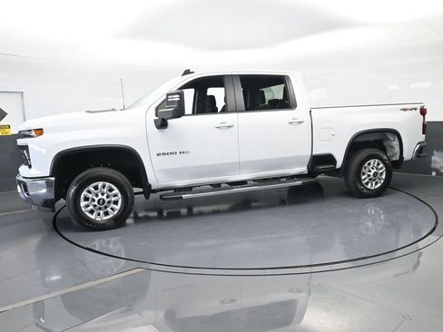 Used 2025 Chevrolet Silverado 2500 LT w/ Convenience Package image 2