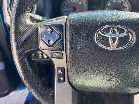 Used 2017 Toyota Tacoma TRD Off-Road w/ Premium & Technology Package AWD/4WD image 20