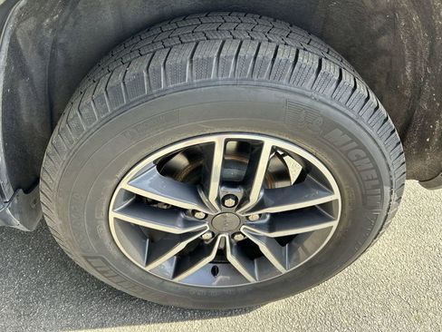 Used 2019 Jeep Grand Cherokee Limited w/ Luxury Group II image 10