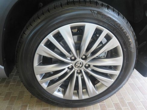 Used 2021 Toyota Highlander Platinum FWD image 8