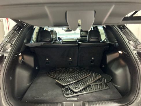 Used 2019 Jeep Cherokee Latitude Plus w/ Comfort/Convenience Group AWD/4WD image 34