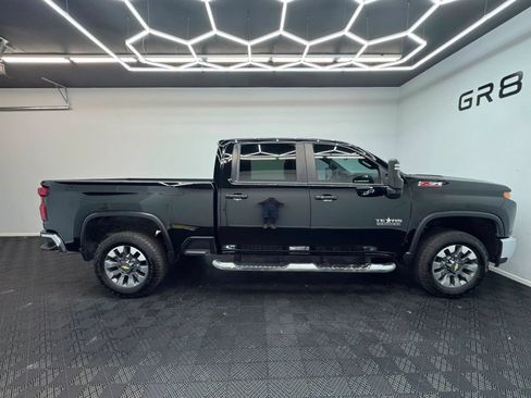Used 2022 Chevrolet Silverado 2500 LT w/ Texas Edition AWD/4WD image 9