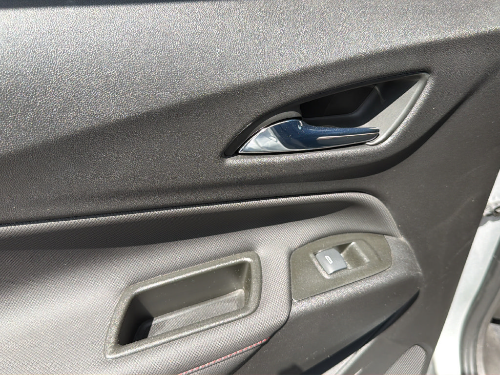 Used 2022 Chevrolet Equinox RS w/ RS Leather Package FWD image 27