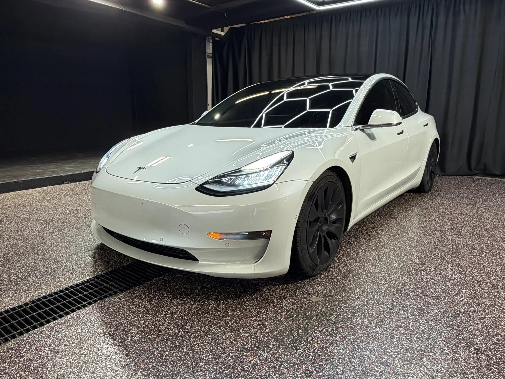 Used 2020 Tesla Model 3 Long Range AWD/4WD image 3