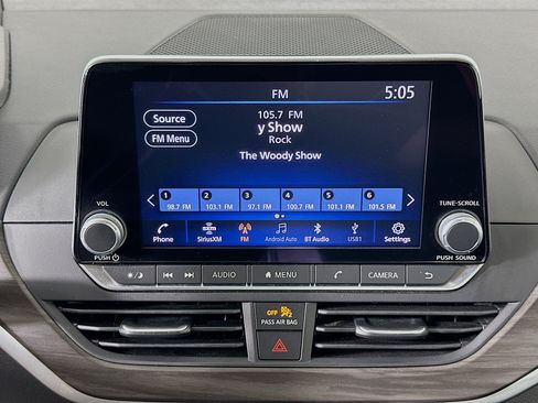 Used 2025 Nissan Altima 2.5 SV FWD image 21