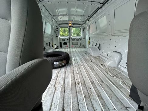 Used 2014 Ford E-350 and Econoline 350 Extended Super Duty RWD image 24