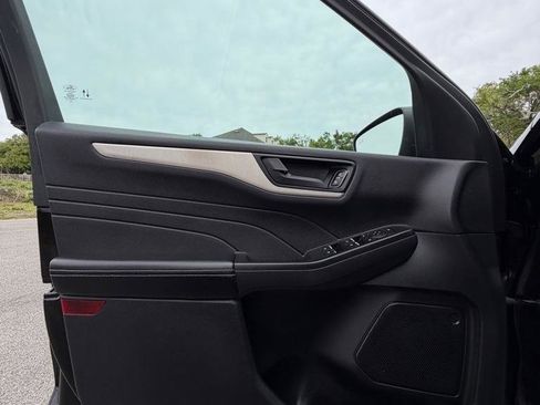 Used 2022 Ford Escape SE image 9