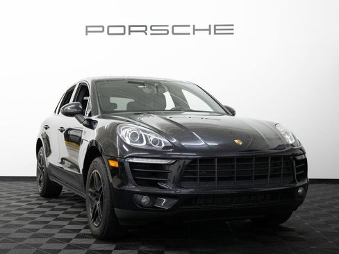Certified 2018 Porsche Macan AWD/4WD image 8