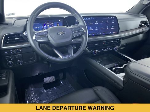 Certified 2025 Chevrolet Suburban Z71 AWD/4WD image 2