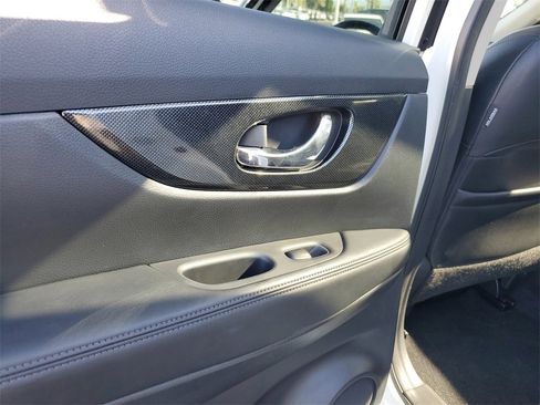 Used 2016 Nissan Rogue SL w/ SL Premium Package image 18