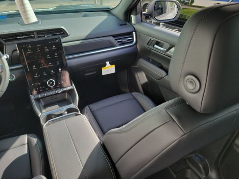 New 2027 GMC Terrain Elevation w/ Elevation Premium Package FWD image 17