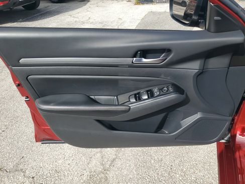 Certified 2024 Nissan Altima 2.5 SR w/ SR Premium Package FWD image 10