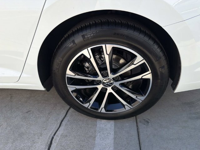 Certified 2025 Volkswagen Jetta Sport FWD image 6