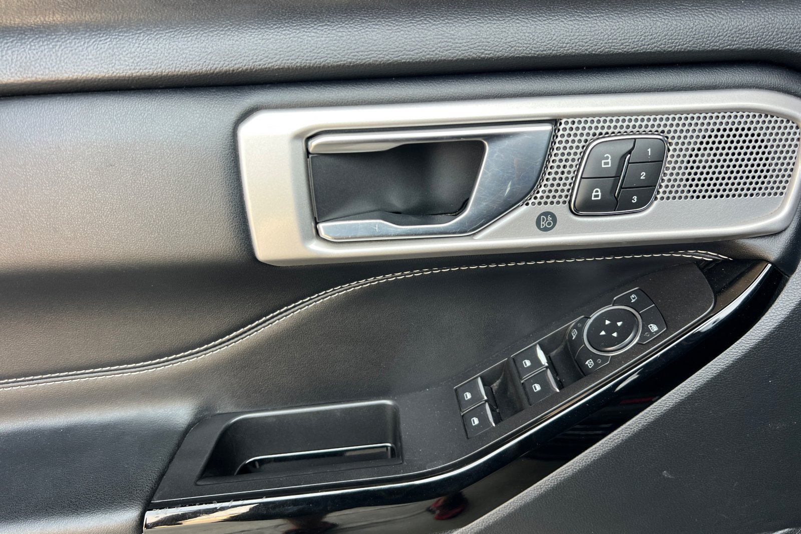 Used 2022 Ford Explorer ST w/ Equipment Group 401A AWD/4WD image 13