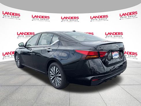 Used 2024 Nissan Altima 2.5 SV FWD image 5