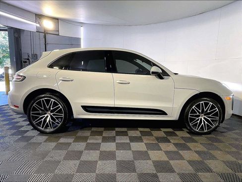 Certified 2023 Porsche Macan AWD/4WD image 8
