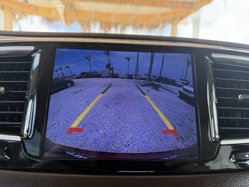 Used 2017 Chrysler Pacifica Touring-L Plus FWD image 29