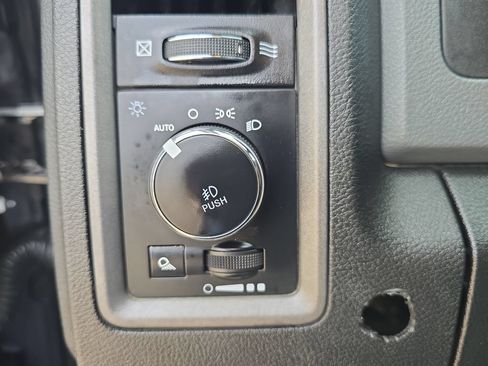 Used 2019 RAM 1500 Express w/ Express Value Package AWD/4WD image 25