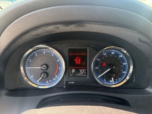 Used 2019 Toyota Corolla LE image 11