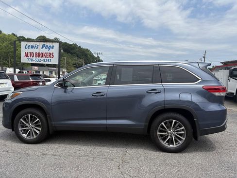 Used 2019 Toyota Highlander XLE AWD/4WD image 2