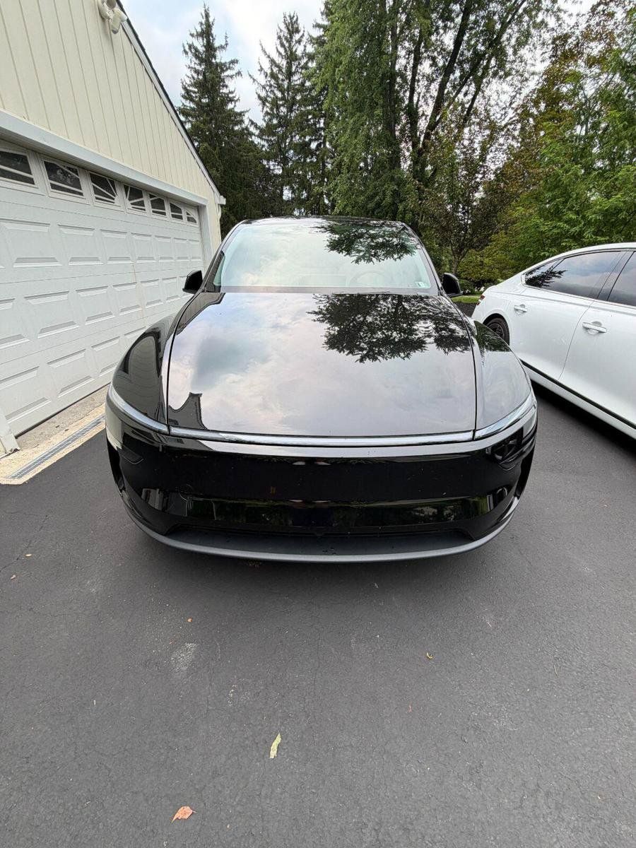 Used 2026 Tesla Model Y AWD image 3