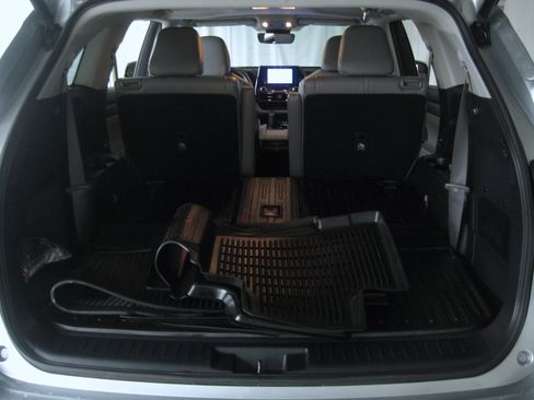 Used 2023 Toyota Highlander XLE image 24