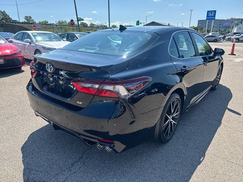 Used 2022 Toyota Camry SE FWD image 7