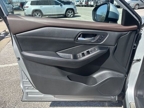 Used 2022 Nissan Rogue SL w/ SL Premium Package image 57