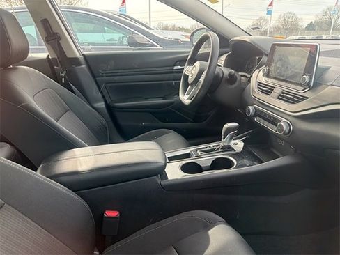 Used 2024 Nissan Altima 2.5 SV image 10