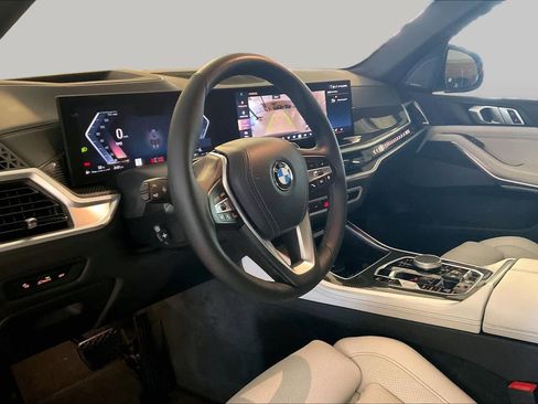 Certified 2025 BMW X5 xDrive40i w/ Parking Assistance Package AWD/4WD image 16