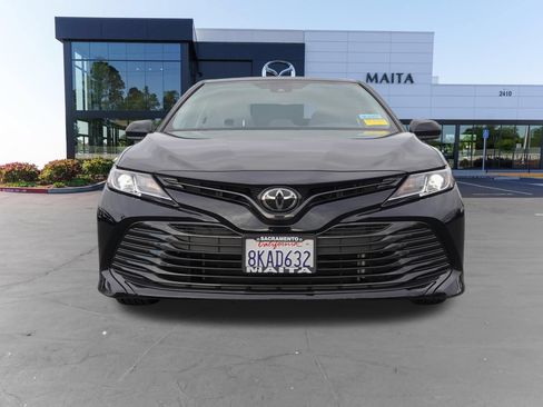 Used 2019 Toyota Camry LE FWD image 8