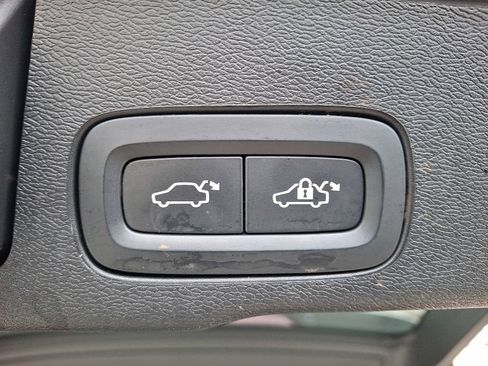 Used 2021 Volvo XC60 T5 Momentum w/ Premium Package image 29