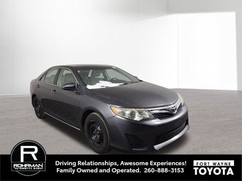 Used 2014 Toyota Camry LE image 4