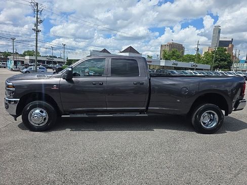 New 2026 RAM 3500 Tradesman AWD/4WD image 6