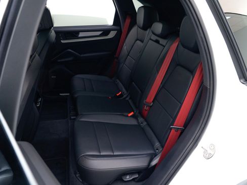 Used 2025 Porsche Cayenne S image 32