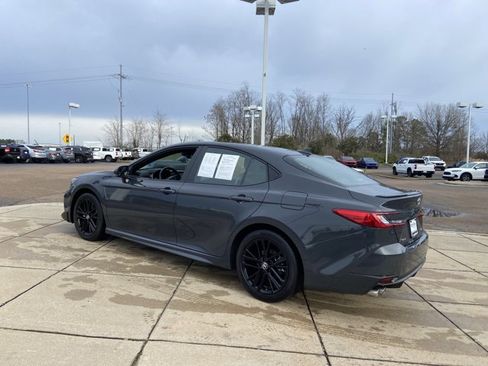 Used 2025 Toyota Camry SE image 7