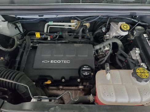 Used 2019 Chevrolet Trax LT w/ LT Convenience Package image 4