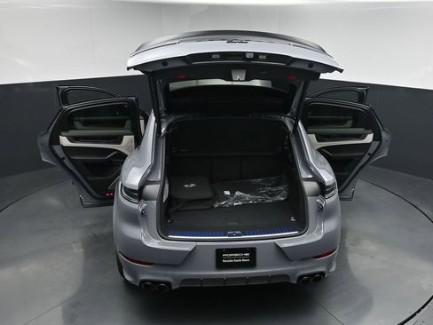 New 2026 Porsche Cayenne Turbo AWD/4WD image 32