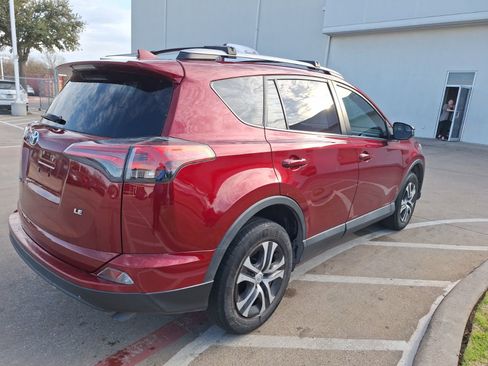 Used 2018 Toyota RAV4 LE image 6