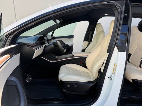 Used 2022 Tesla Model X image 11