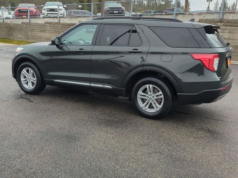 Used 2023 Ford Explorer XLT w/ Equipment Group 202A image 4