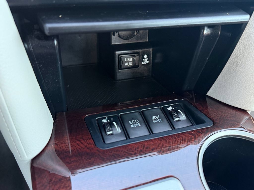 Used 2012 Toyota Camry XLE w/ Leather Pkg FWD image 25