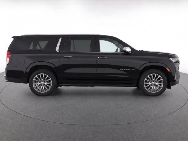 Used 2023 Chevrolet Suburban Premier AWD/4WD image 3