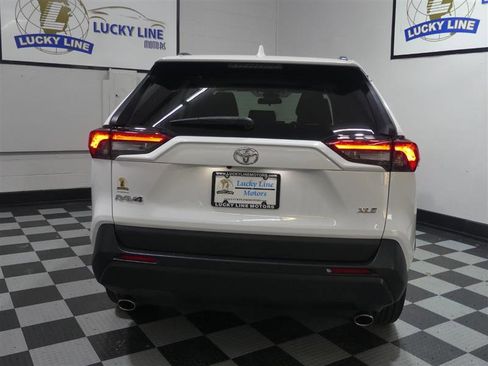Used 2019 Toyota RAV4 XLE Premium image 8